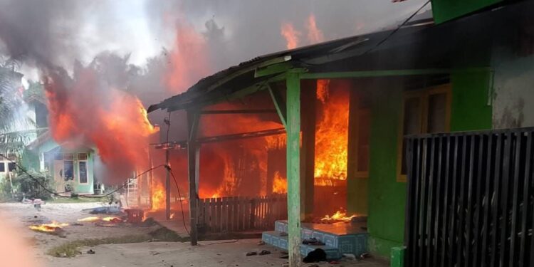 Sijago Merah Mengamuk di Aceh Singkil: Lima Rumah di Lae Butar Rata dengan Tanah‎