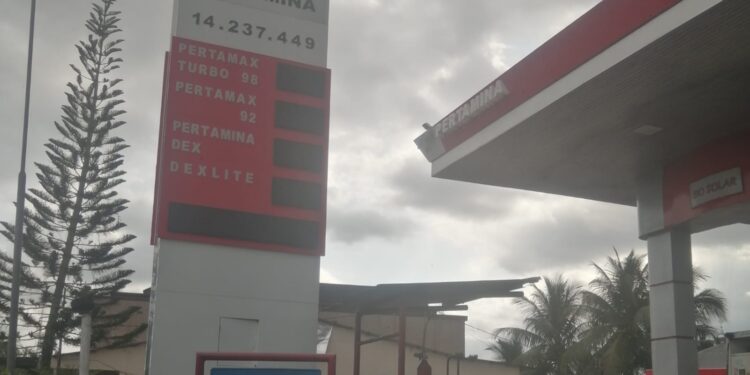 Saat Langit Mendung Menjadi Lampu Merah Layanan di SPBU Kajang