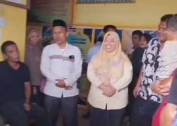 Tegang! Sebut Warga Orang Hutan, Oknum Pegawai Kantor Camat Gunung Meriah Digeruduk Massa‎
