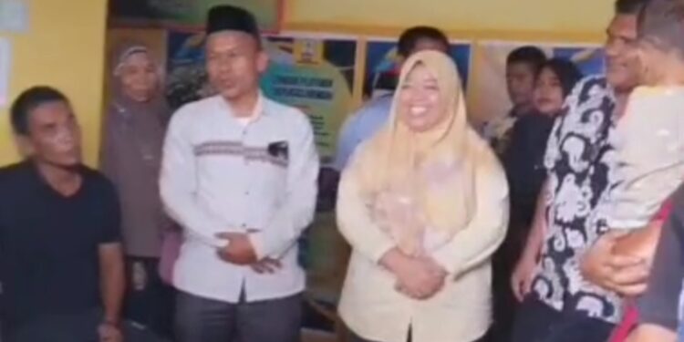 Tegang! Sebut Warga Orang Hutan, Oknum Pegawai Kantor Camat Gunung Meriah Digeruduk Massa‎