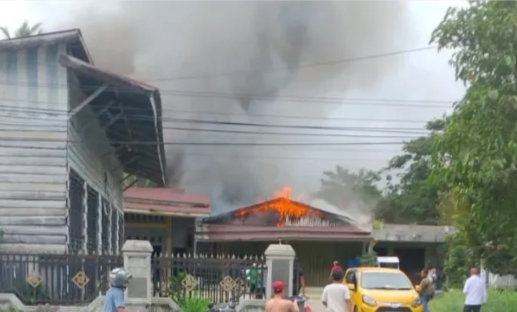 Si Jago Merah Mengamuk di Subulussalam, 3 Rumah Depan Pesantren Hidayatul Ludes Rata dengan Tanah