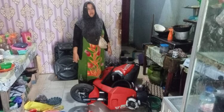 Hanya Karena Cemburu Buta, Anak Warga Belegen Ratakan Warung Kopi Ibu Anum di Lapangan Beringin
