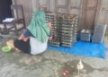 Beralas Plastik di Teras Rumah, Penyaluran Makan Bergizi Gratis di Subulussalam Timur Diprotes Warga