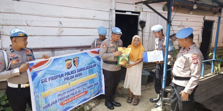 Sambut Hari Jadi ke-24 Propam Polri, Propam Polres Subulussalam Bagikan Sembako untuk Warga Kurang Mampu